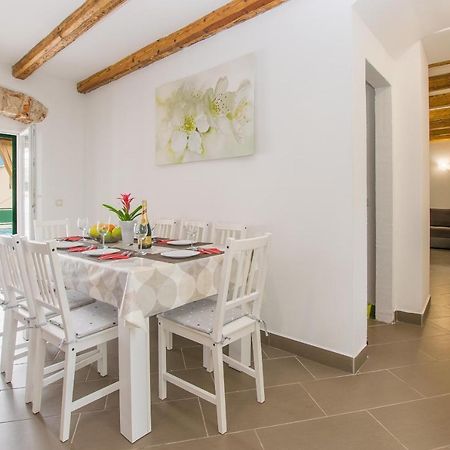 Holiday Home Olga With Pool &Pet Friendly Pula Exterior foto